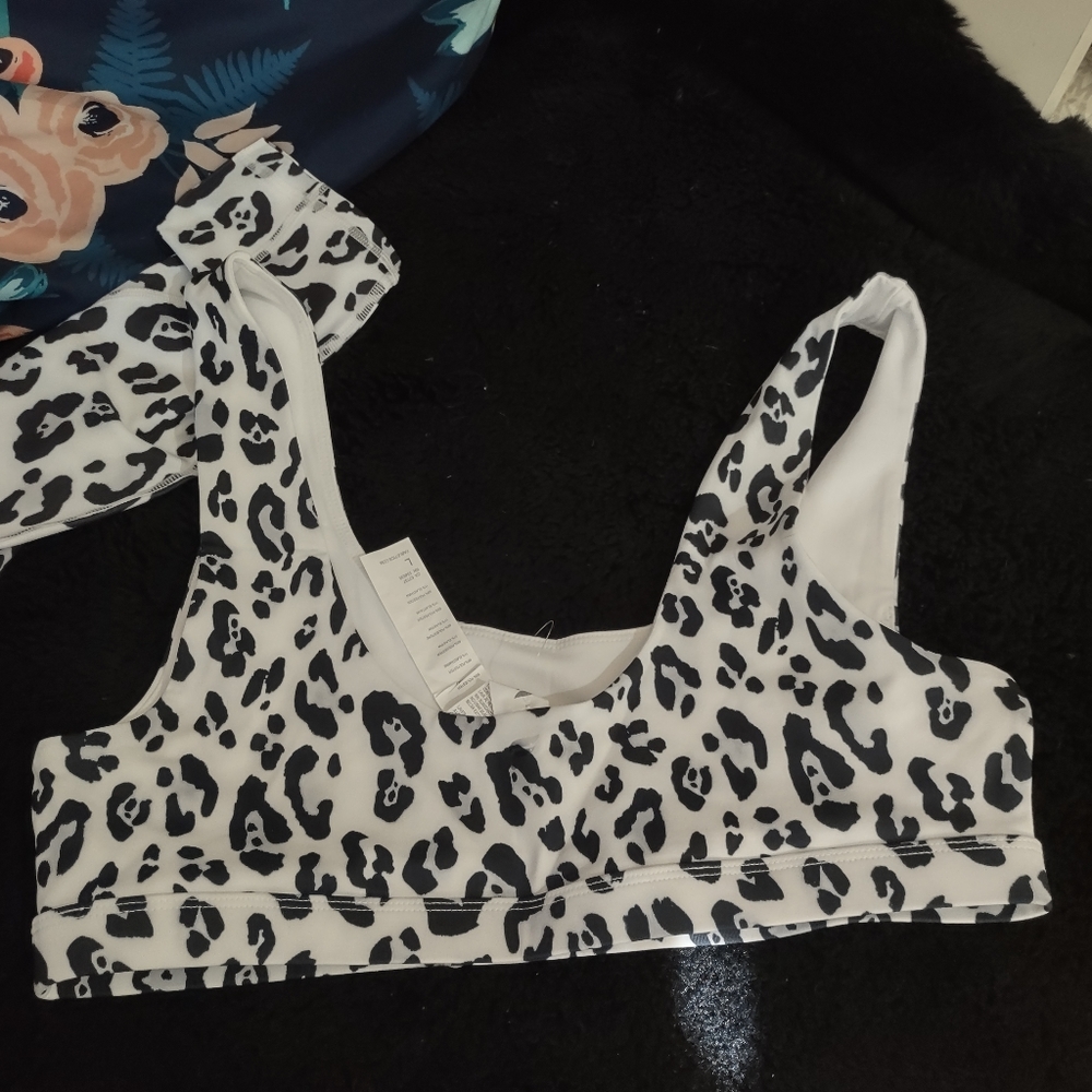 Fabletics snow leopard set - Picture 4 of 9